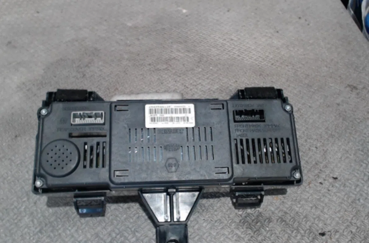 Compteur RENAULT GRAND SCENIC 3  0 occasion — photo 2