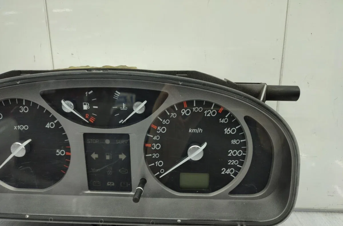 Compteur RENAULT LAGUNA 2 PHASE 1 occasion — photo 3