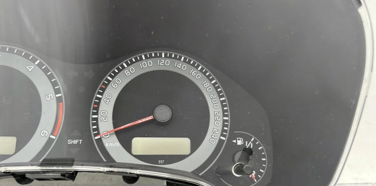Compteur TOYOTA AURIS 1 PHASE 2 occasion — photo 2