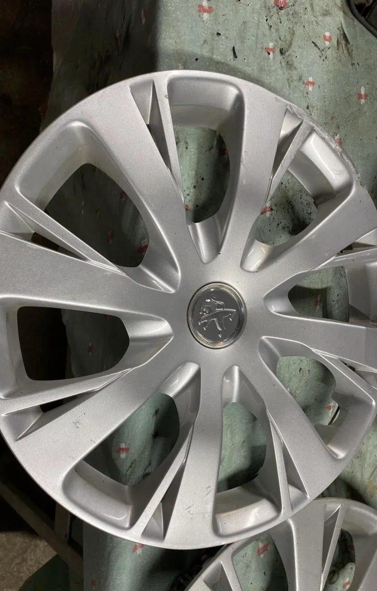 Enjoliveur de roue PEUGEOT 208 1 PHASE 2 occasion