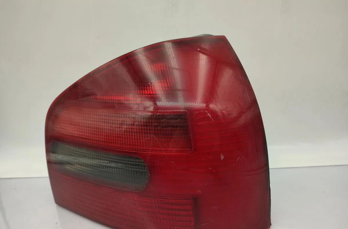 Feu arrière droit AUDI A3 1 PHASE 1 occasion