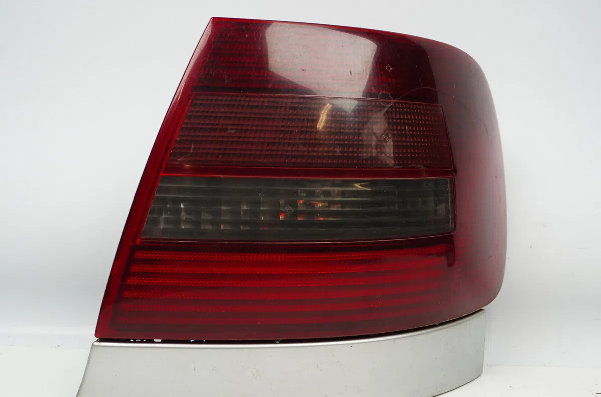 Feu arrière droit Audi A4 B5 (8D2) 1.9 tdi (1995-2000) occasion