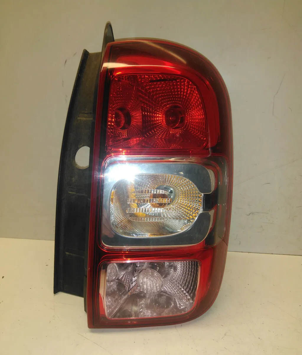 Feu arrière droit DACIA DUSTER I occasion