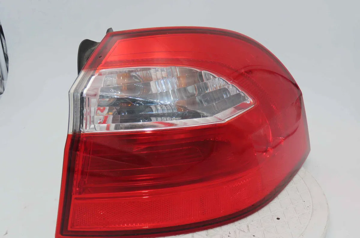 Feu arrière droit KIA RIO III occasion