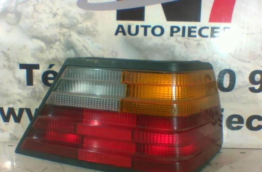Feu arrière droit MERCEDES 230 W124 PHASE 1 occasion