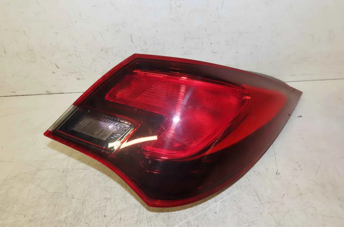 Feu arrière droit OPEL ASTRA IV occasion