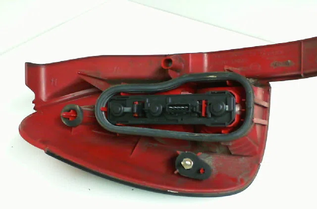 Feu arrière droit PEUGEOT 306 occasion
