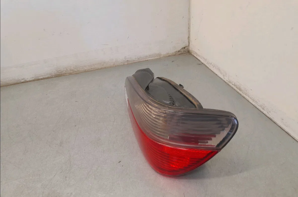 Feu arrière droit Peugeot 406 (8B) 1.6 (1995-2004) occasion