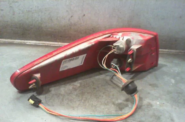 Feu arrière droit PEUGEOT 607 2002 occasion