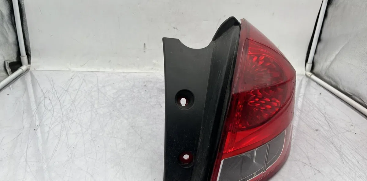 Feu arrière droit RENAULT CLIO 3 PHASE 2 BREAK occasion
