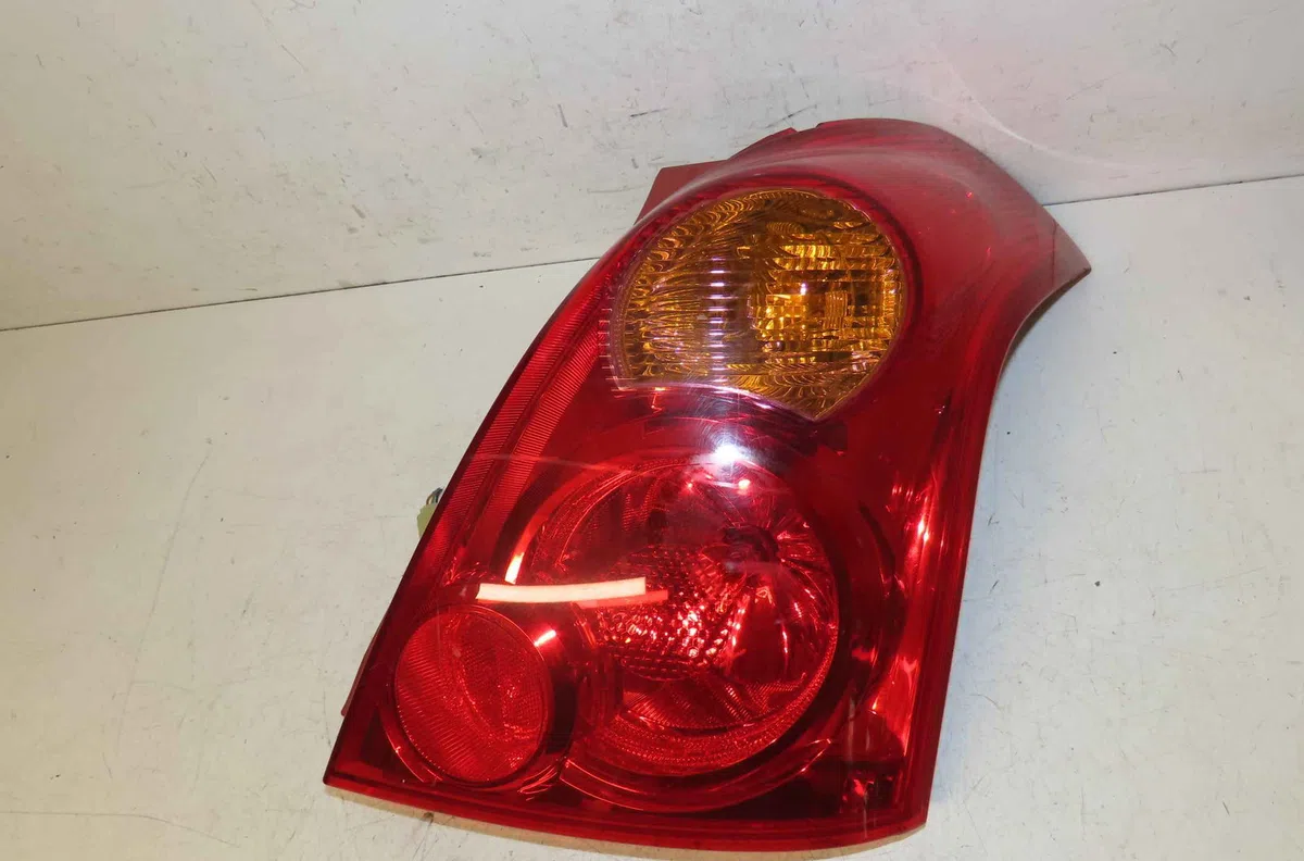 Feu arrière droit SUZUKI SWIFT III occasion