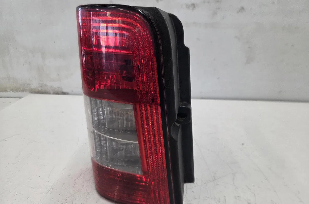 Feu arrière gauche CITROEN BERLINGO 1 PHASE 2 occasion