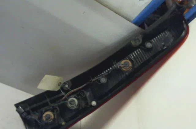 Feu arrière gauche DAIHATSU CUORE occasion