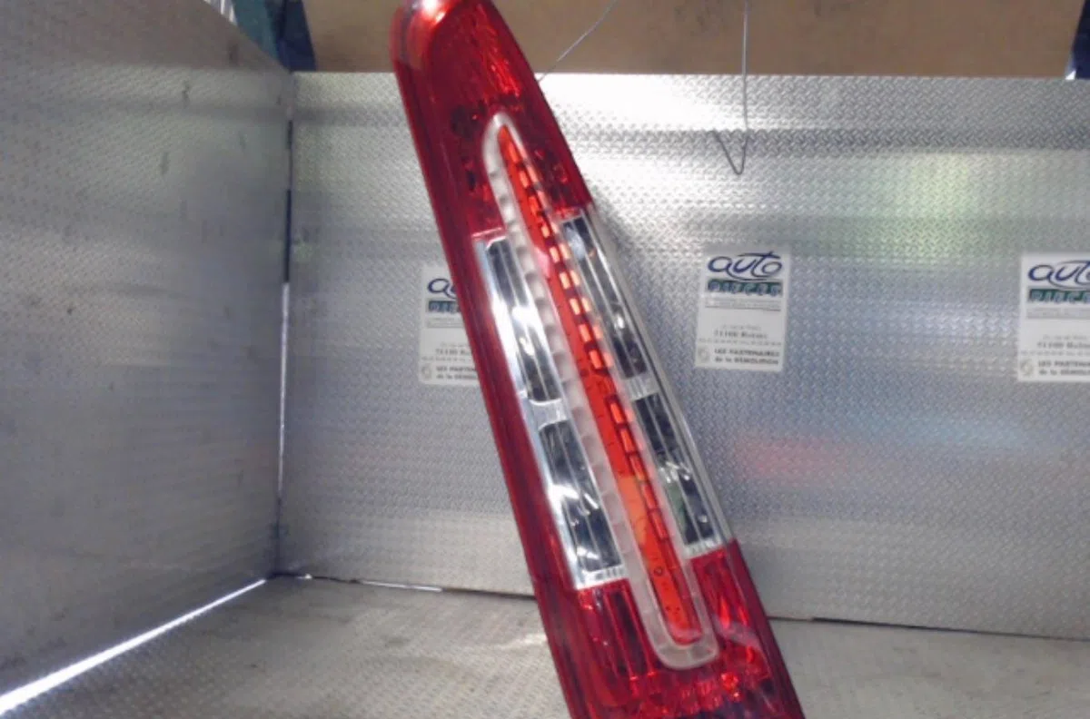 Feu arrière gauche FORD C-MAX 1  C-MAX 1 PHASE 2 occasion