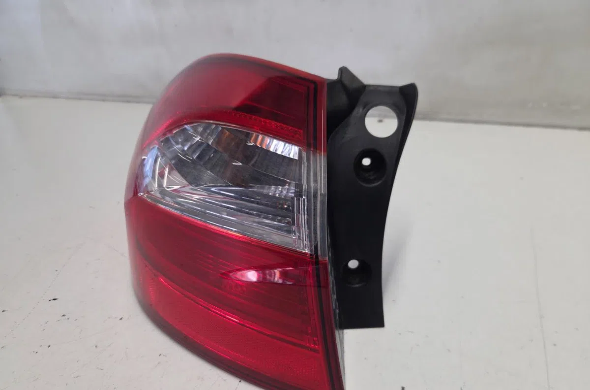 Feu arrière gauche KIA RIO 3 PHASE 1 occasion