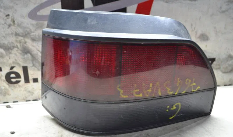 Feu arrière gauche RENAULT CLIO 1 PHASE 1 occasion