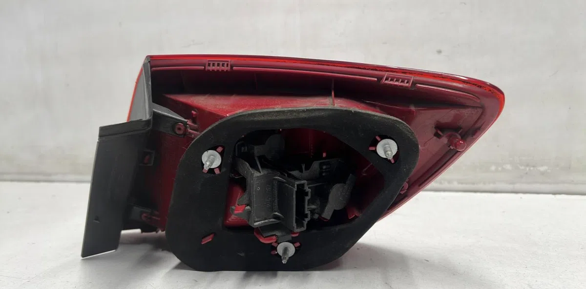 Feu arrière gauche SEAT IBIZA 4 ST PHASE 1 BREAK occasion