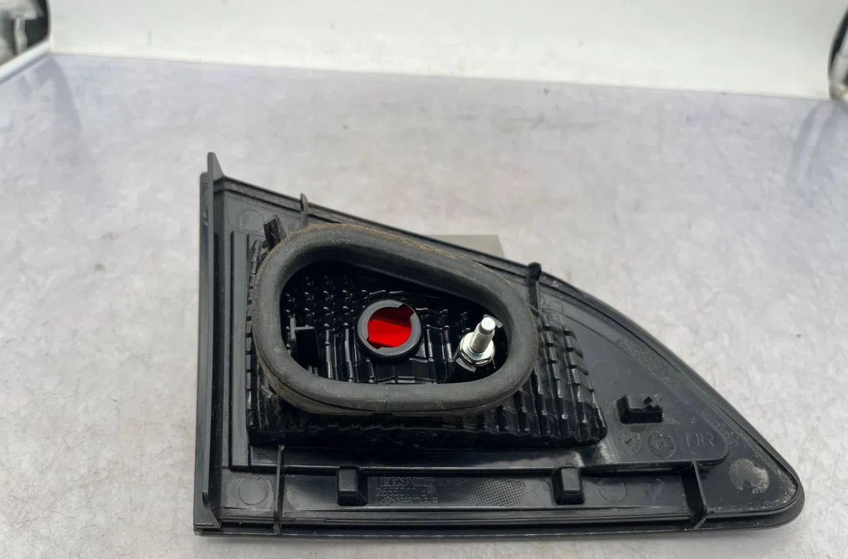 Feu arrière intérieur droit RENAULT SCENIC 3 PHASE 3 occasion