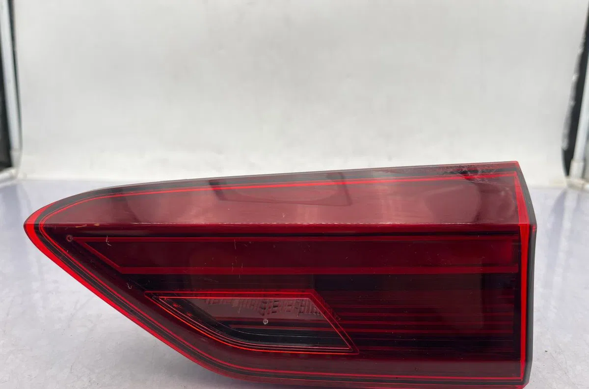 Feu arrière intérieur droit VOLKSWAGEN POLO 6 PHASE 2 occasion