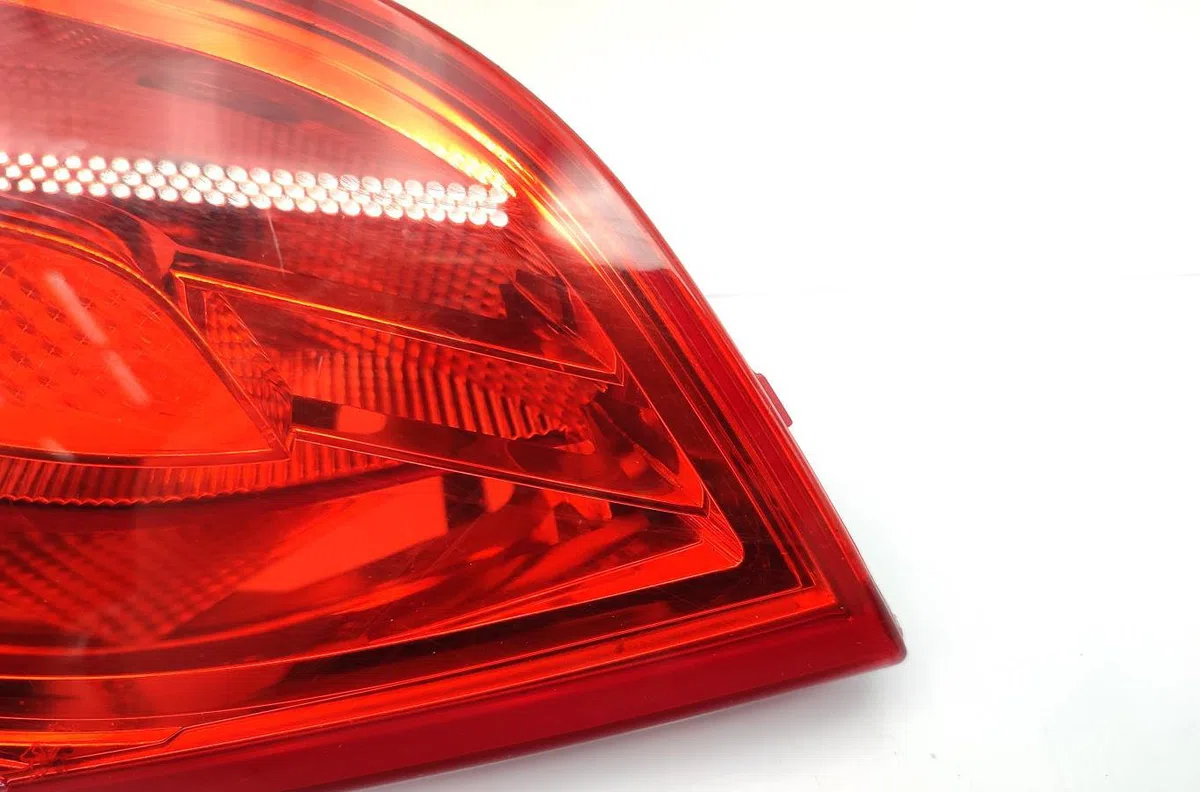 Feu arrière interieur gauche AUDI A4 3 PHASE 1 occasion