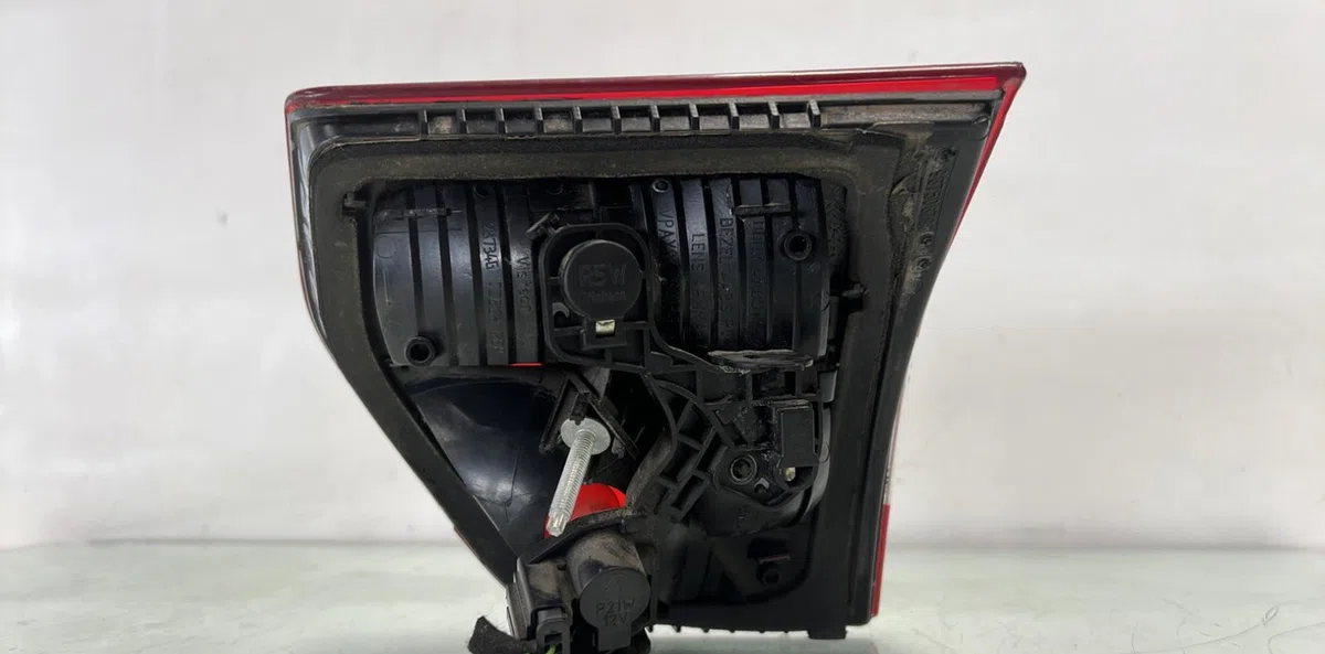 Feu arrière interieur gauche CITROEN C5 2 BREAK occasion