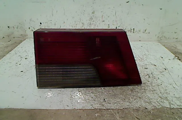 Feu arrière interieur gauche PEUGEOT 405 Phase 1 07-1987--06-1992 occasion