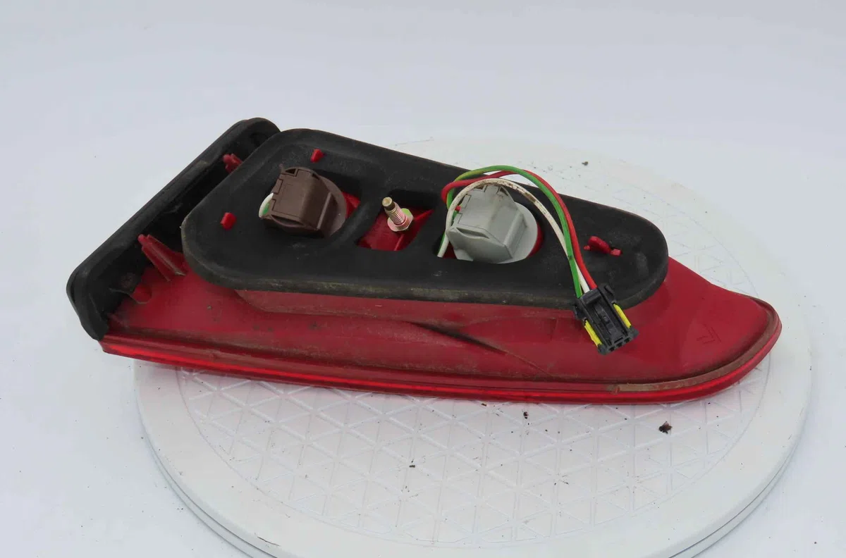 Feu arrière interieur gauche PEUGEOT 607 occasion