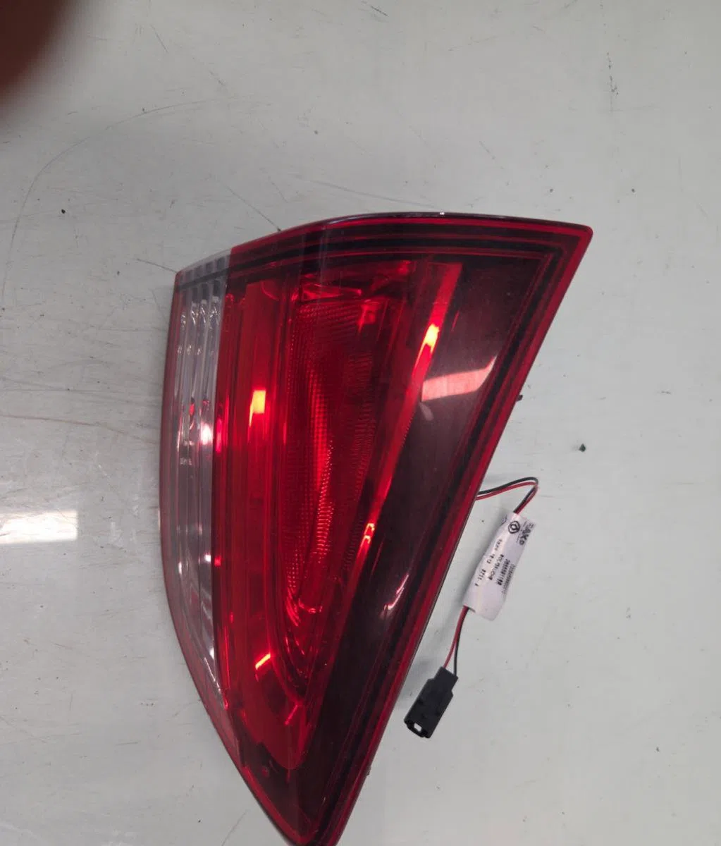Feu arrière interieur gauche RENAULT CLIO 4 PHASE 1 BREAK occasion