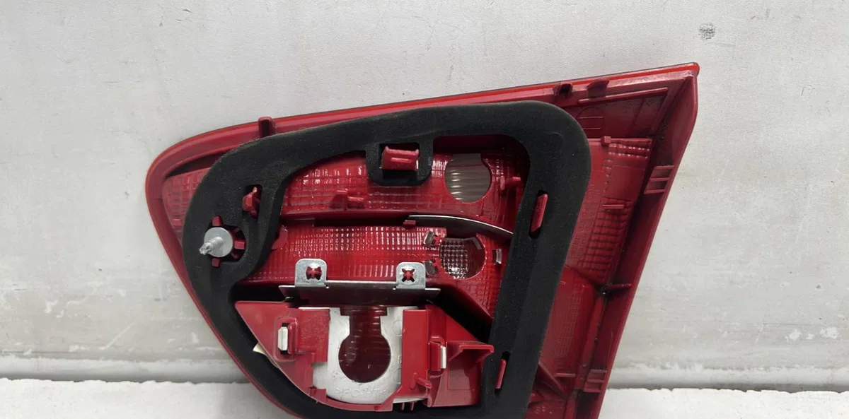 Feu arrière interieur gauche SEAT IBIZA 4 ST PHASE 1 BREAK occasion