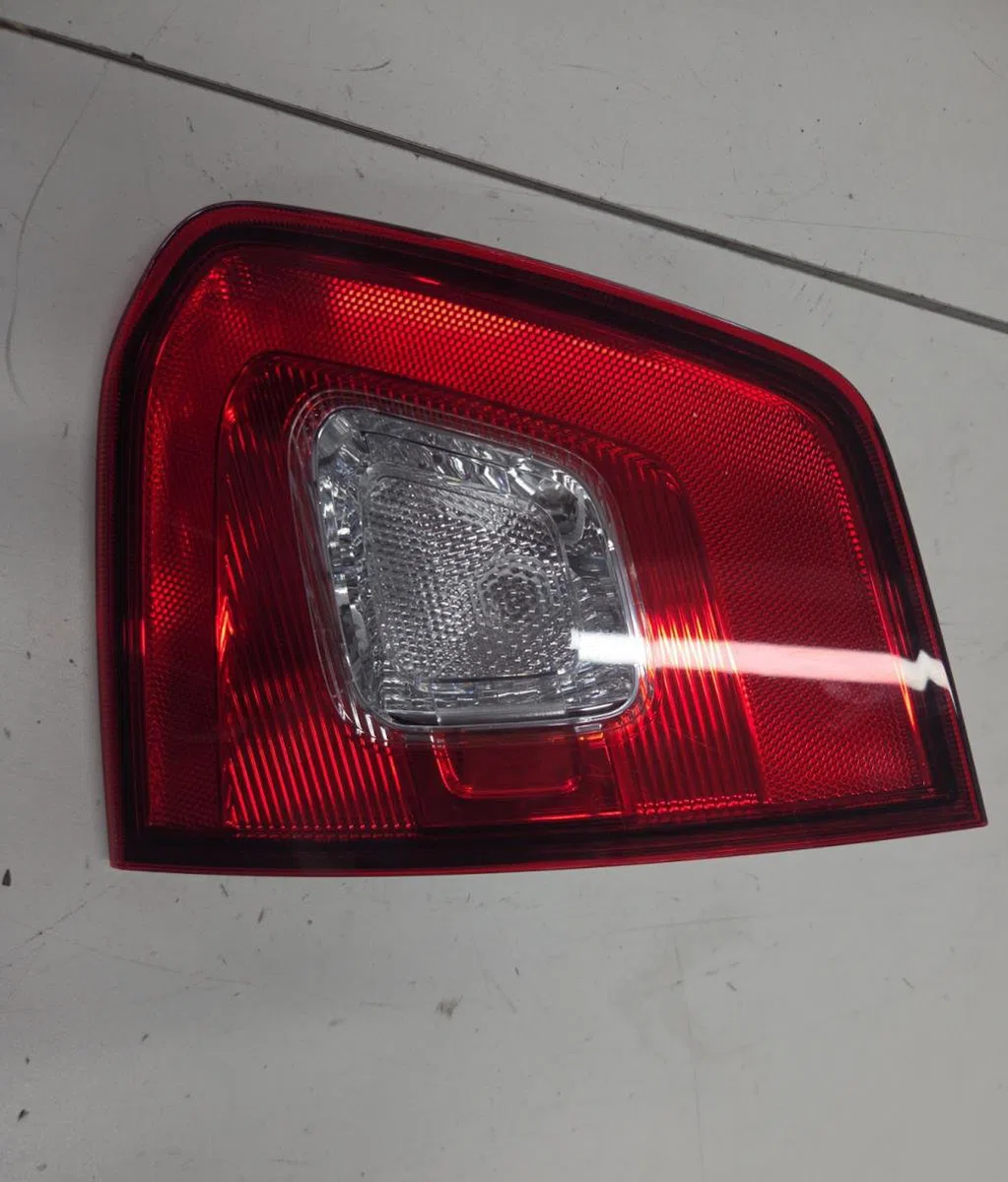 Feu arrière interieur gauche SUZUKI IGNIS 3 occasion