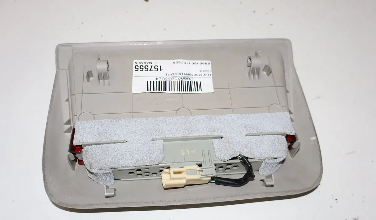 Feux stop supplementaire Lexus IS II (_E2_) 220d (ale20) (2005-2012) occasion
