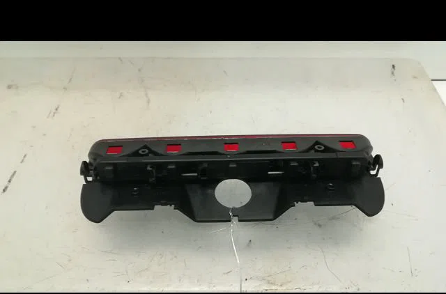 Feux stop supplementaire VOLKSWAGEN GOLF IV 2003 occasion