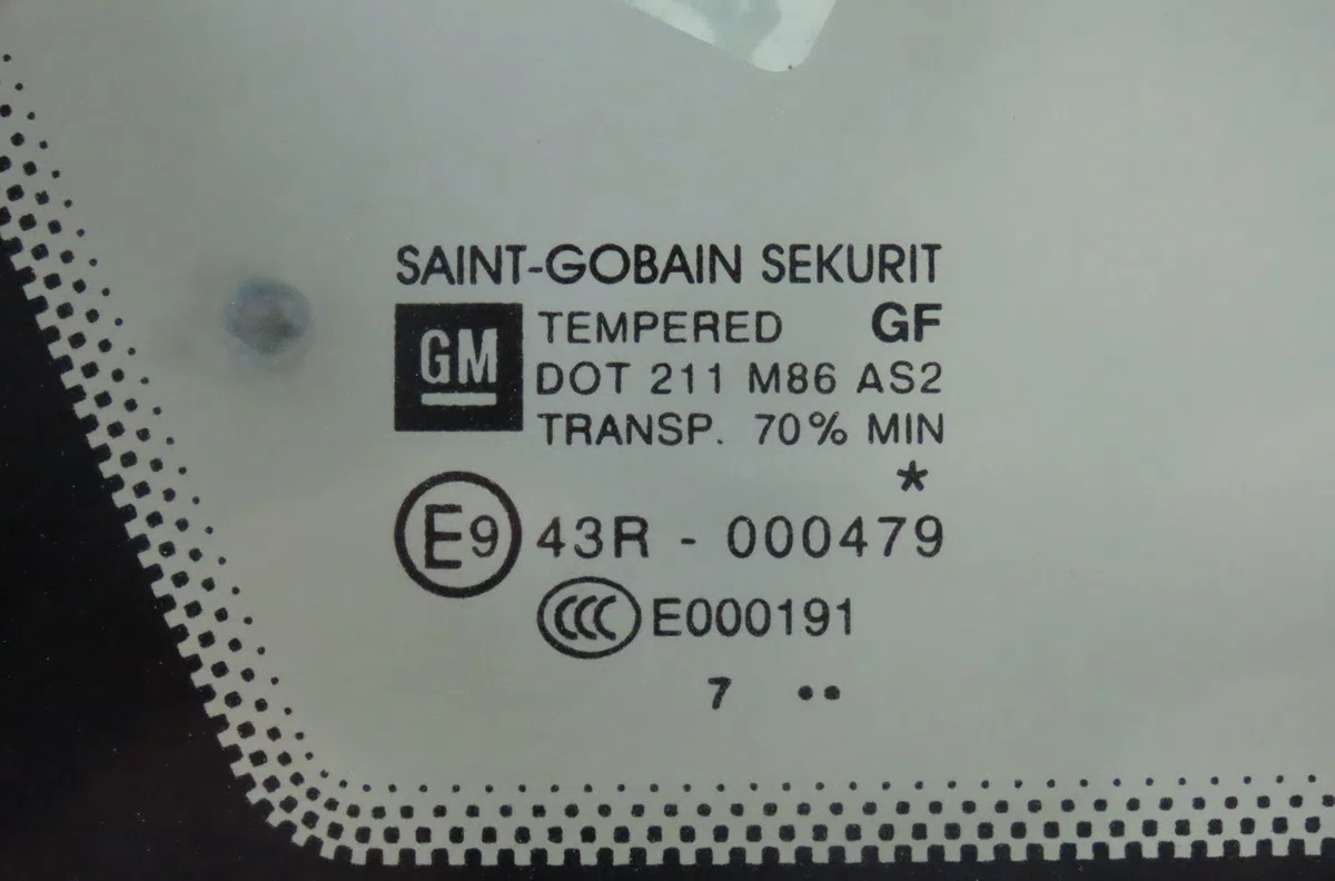 Glace fixe porte av d Opel CORSA E (X15) 1.4 (08, 68) (2014) occasion