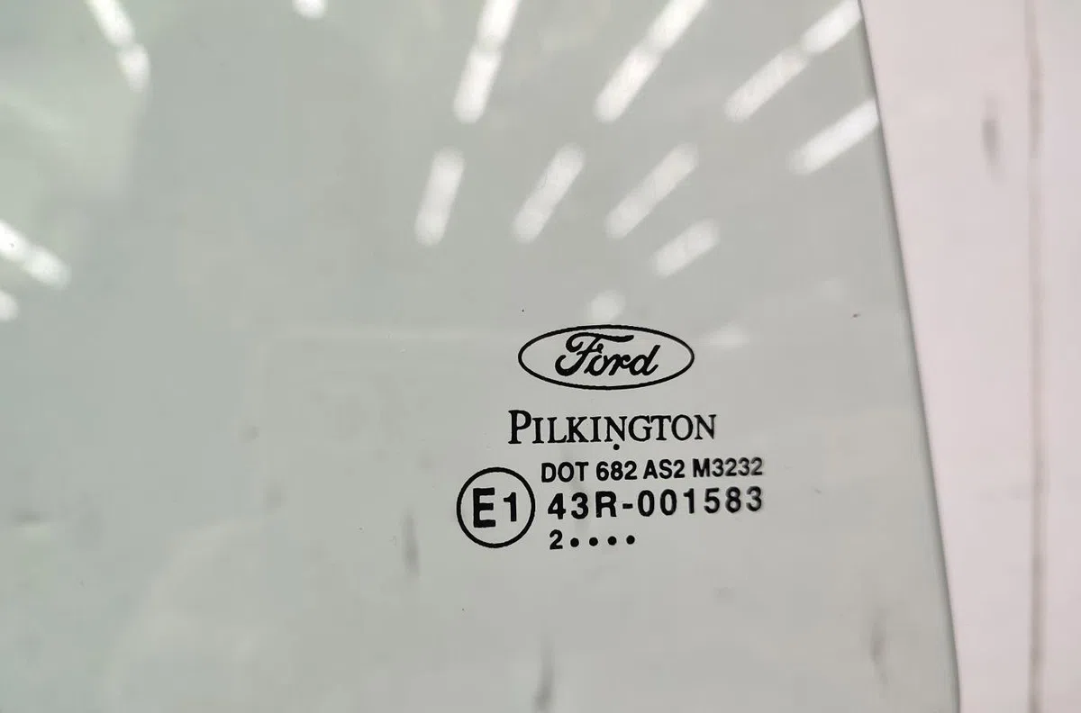 Glace porte ar d FORD FIESTA 5 PHASE 1 occasion