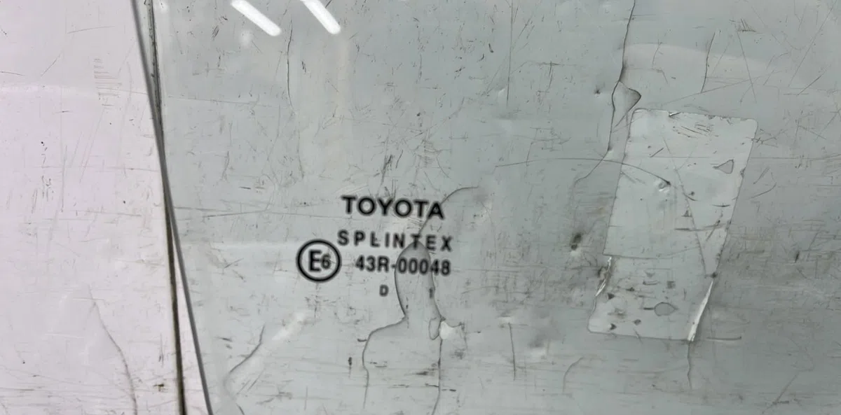 Glace porte ar d TOYOTA YARIS 1 PHASE 1 occasion