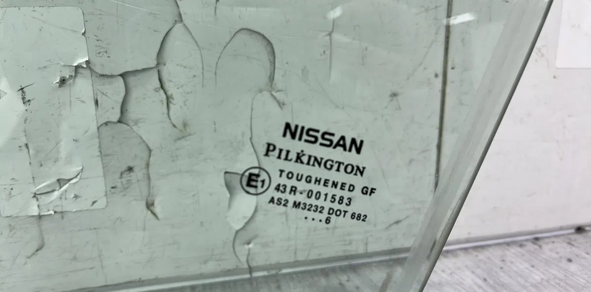 Glace porte av g NISSAN MICRA 3 PHASE 2 occasion