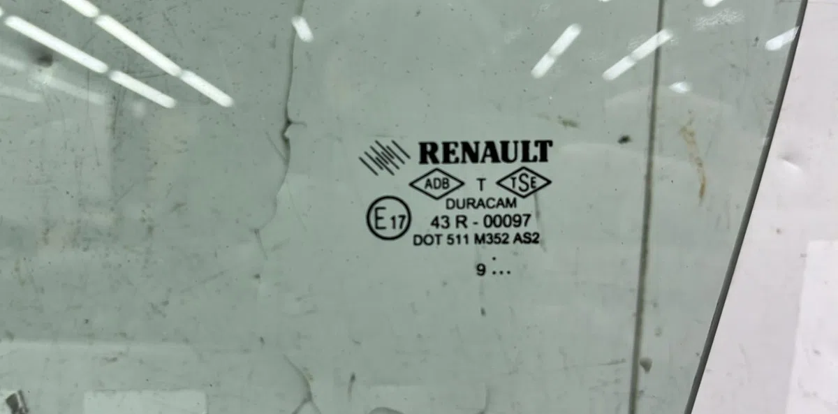 Glace porte av g RENAULT CLIO 3 PHASE 2 BREAK occasion