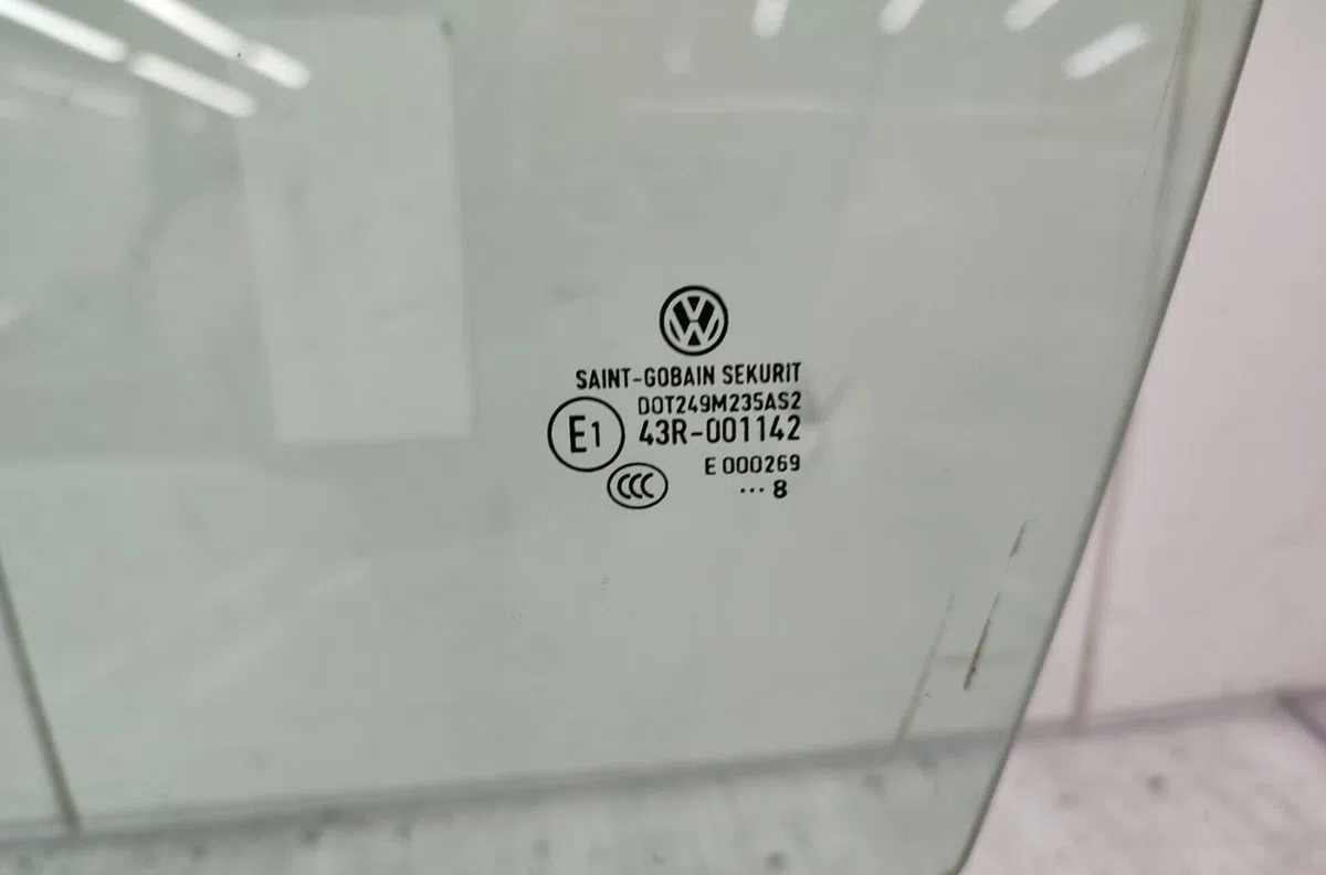 Glace porte av g VOLKSWAGEN POLO 4 PHASE 2 occasion