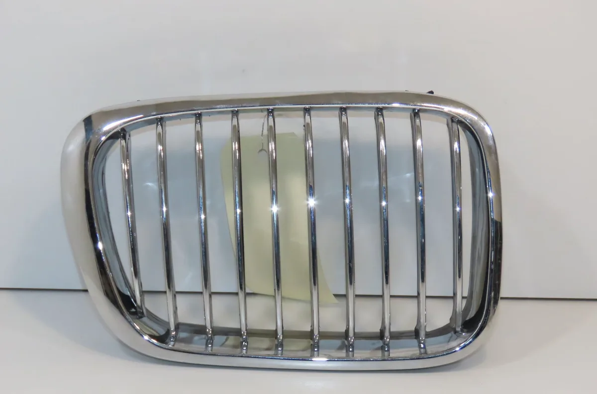 Grille calandre d B.M.W. SERIE 3 IV 2003 occasion