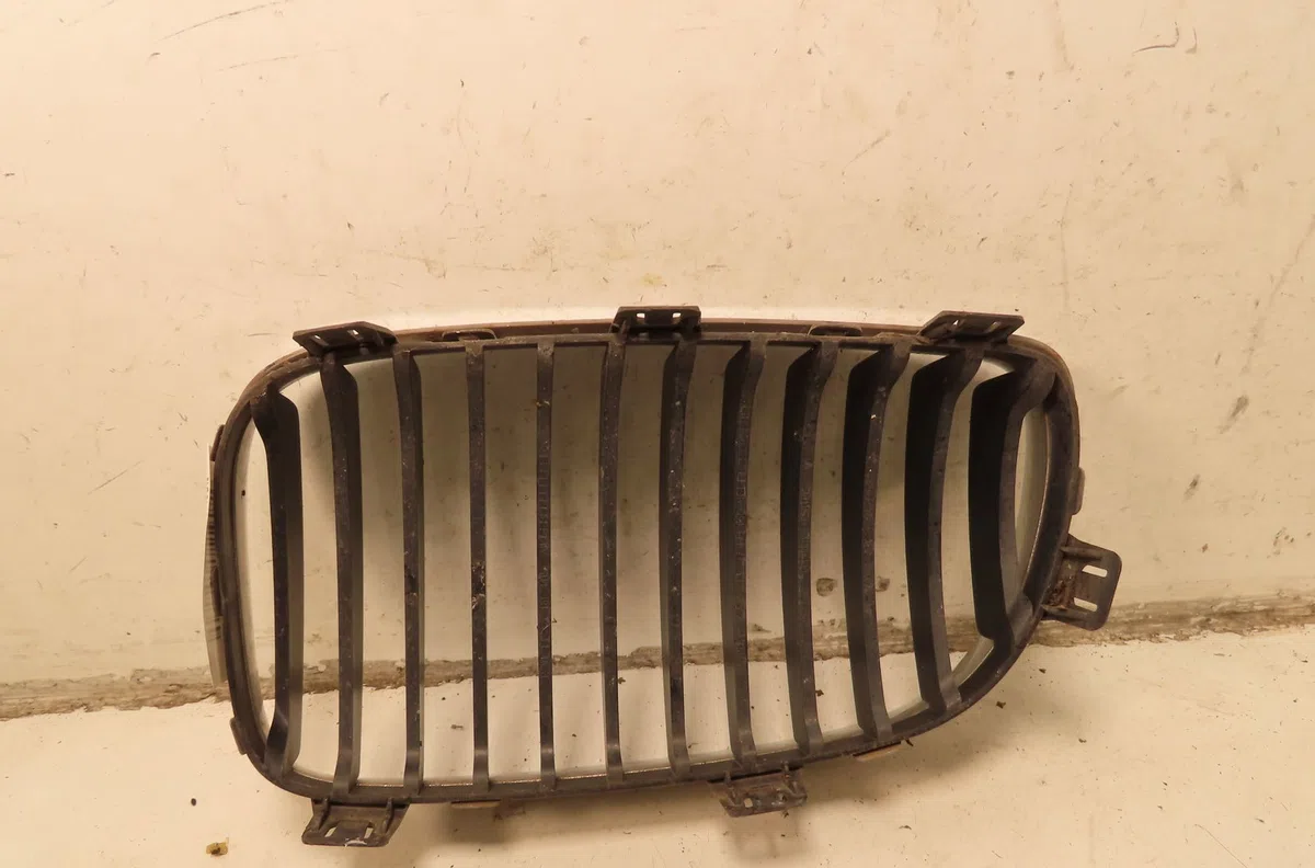 Grille calandre d Bmw 1 (E87) 118 d (2004-2007) 5 portes occasion