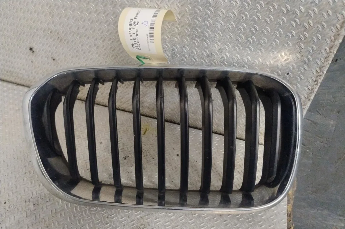 Grille calandre d BMW SERIE 1 F20 SERIE 1 F20 PHASE 2 occasion