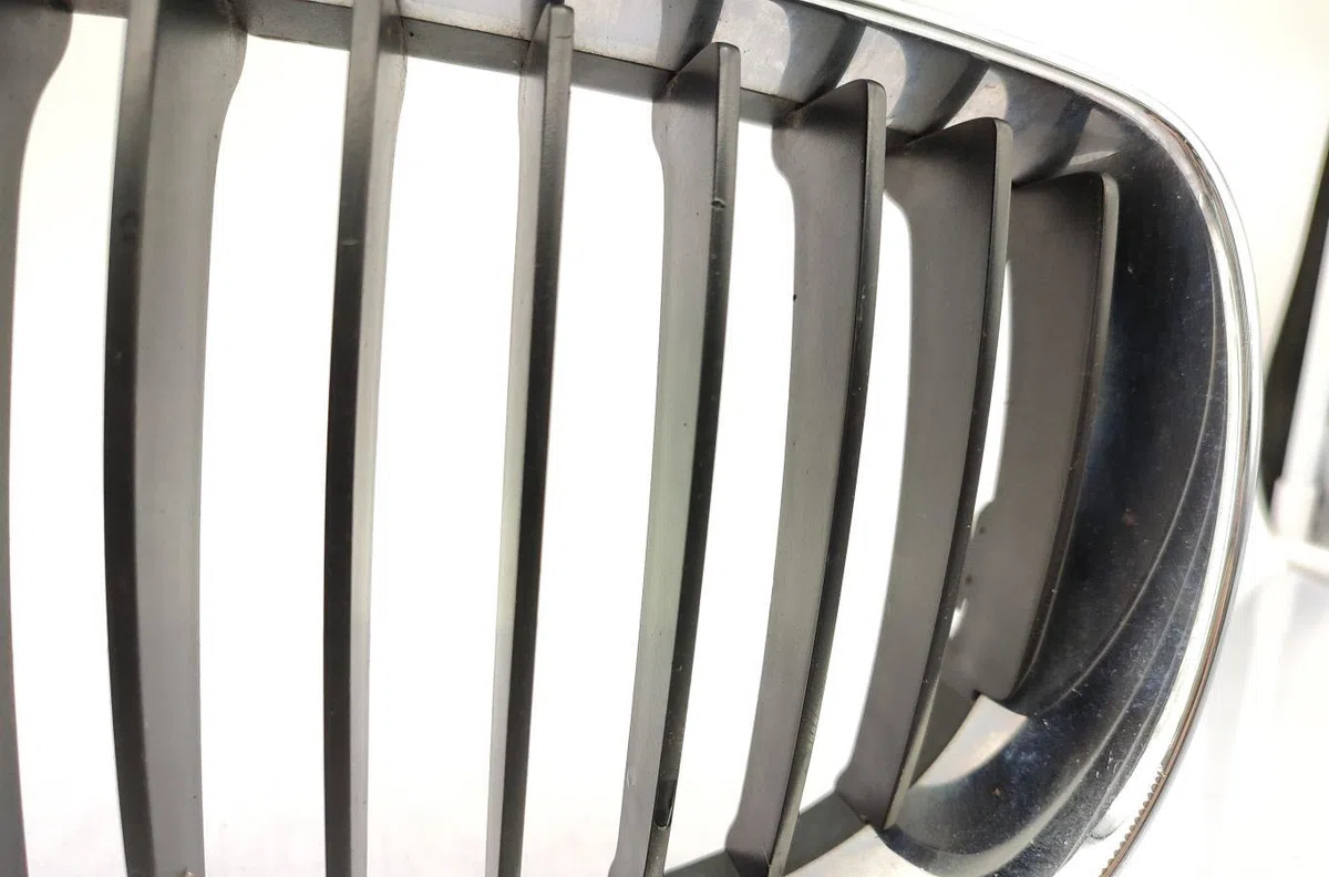 Grille calandre g BMW SERIE 1 E87 PHASE 2 occasion