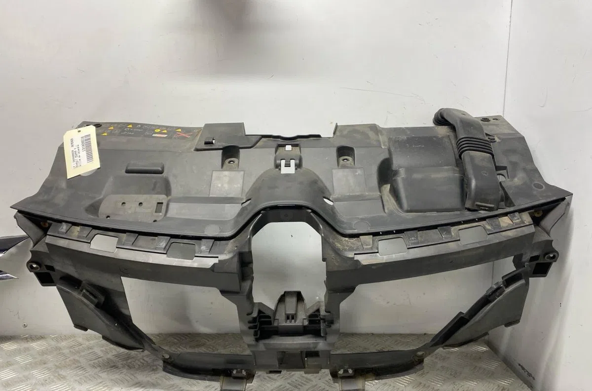 Grille calandre RENAULT MEGANE 4 PHASE 1 BREAK occasion