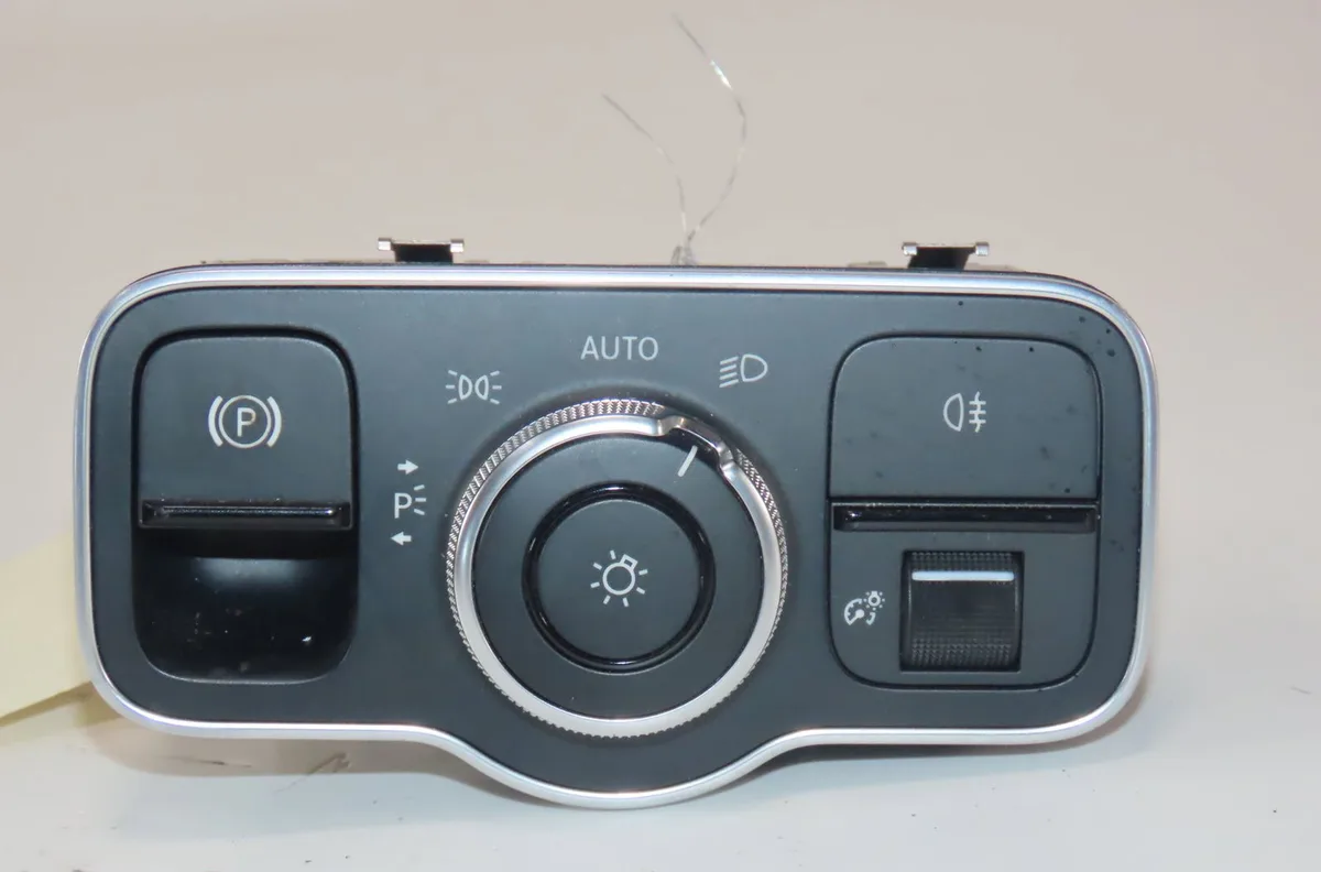 Interrupteur commande de phares Mercedes-benz CLASSE A (W177) A 180 d (177.003) (2018) 5 portes occasion