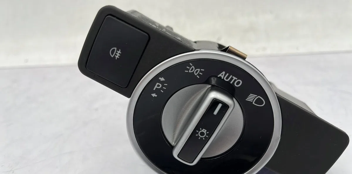 Interrupteur commande de phares MERCEDES CLASSE C 204 PHASE 2 COUPE occasion
