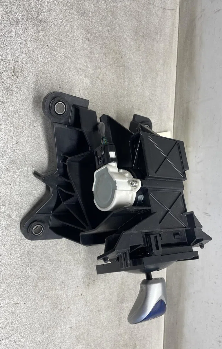 Levier de vitesses Toyota AURIS (_E15_) 1.8 hybrid (zwe150_) (2010-2012) occasion
