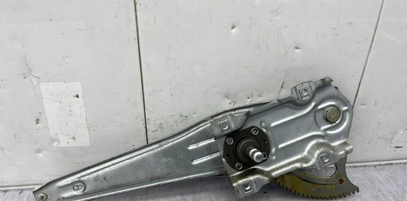 Mecanisme leve-glace arrière gauche TOYOTA YARIS 1 PHASE 2 occasion