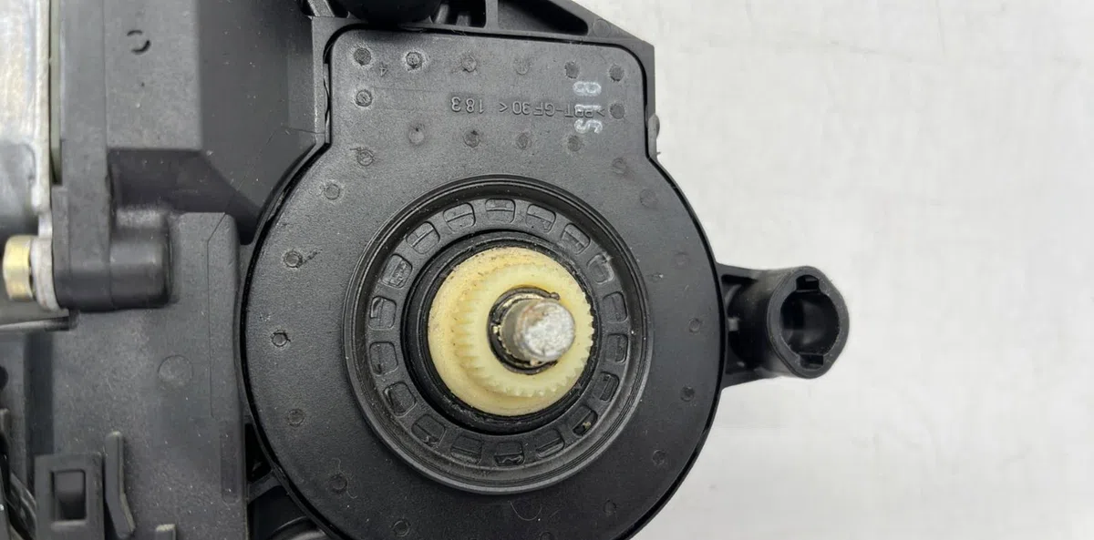 Mecanisme  moteur lève-glace avant droit AUDI A4 2 AVANT PHASE 1 BREAK occasion