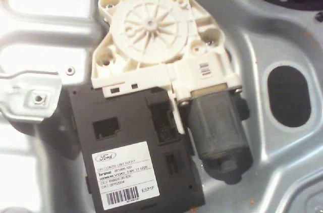 Mecanisme + moteur lève-glace avant droit FORD FOCUS 2004 occasion