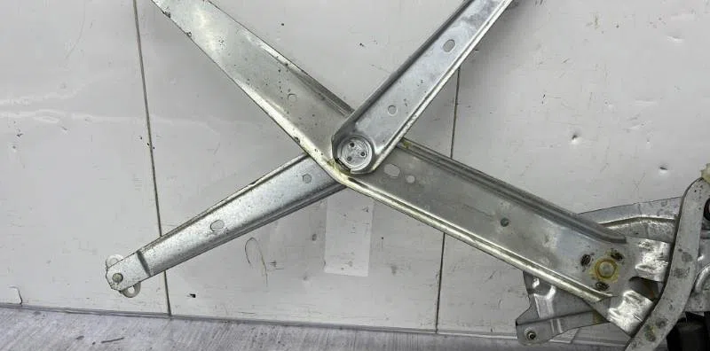 Mecanisme  moteur lève-glace avant droit OPEL CORSA B PHASE 2 occasion